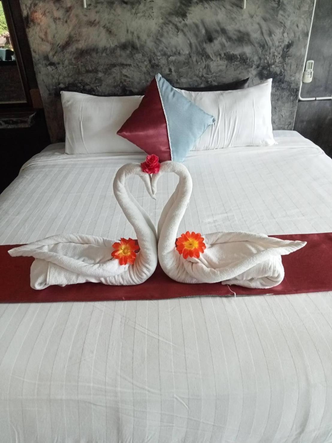 Keeree Loft Resort Thong Pha Phum Bagian luar foto