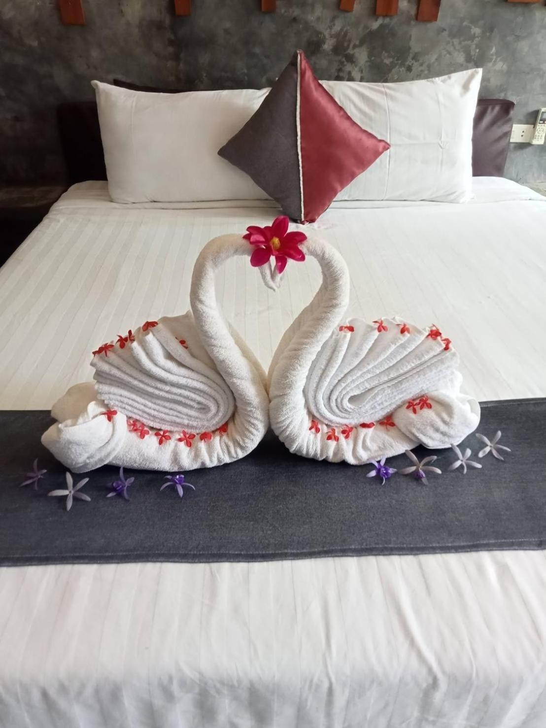 Keeree Loft Resort Thong Pha Phum Bagian luar foto