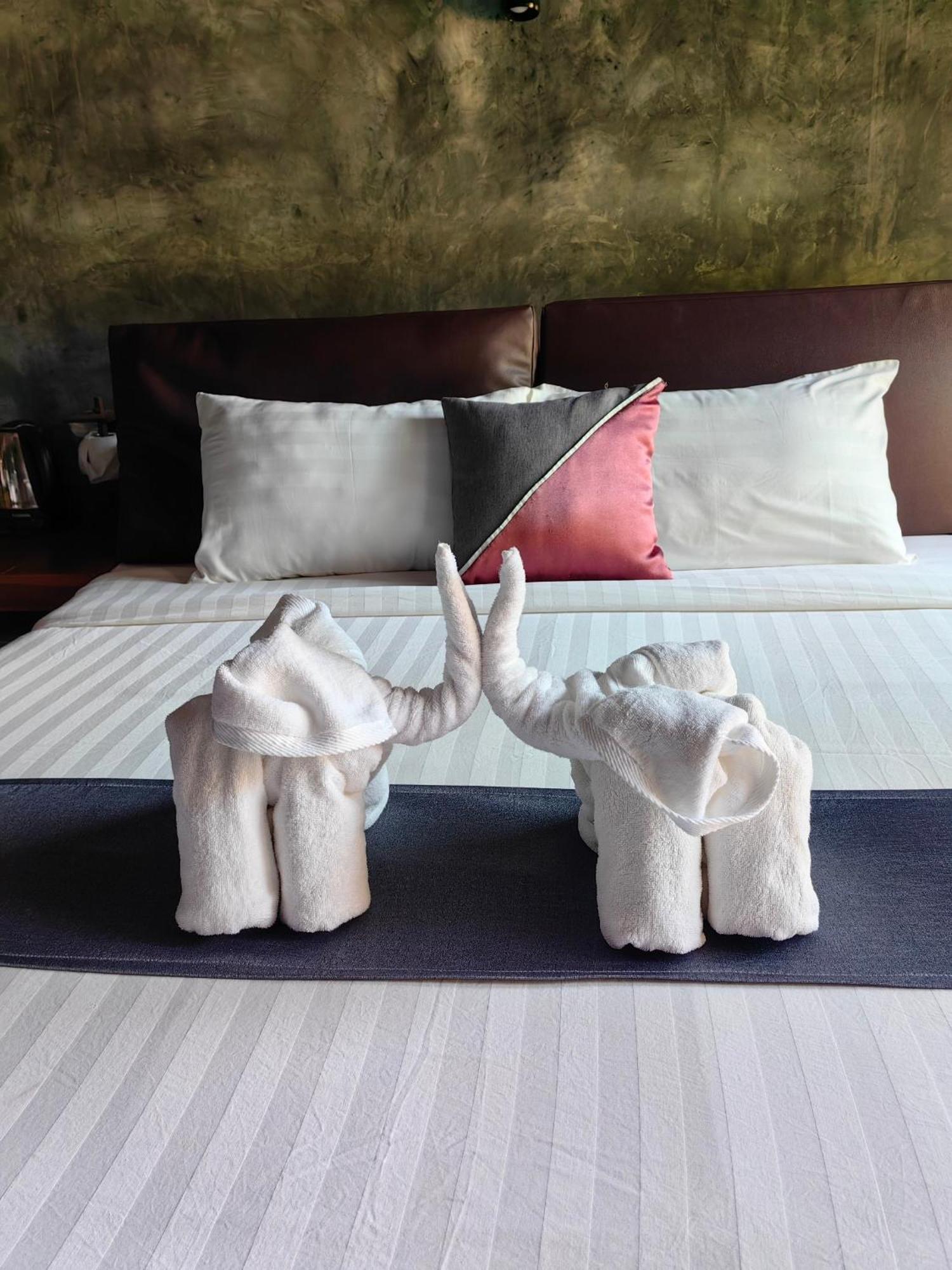 Keeree Loft Resort Thong Pha Phum Bagian luar foto