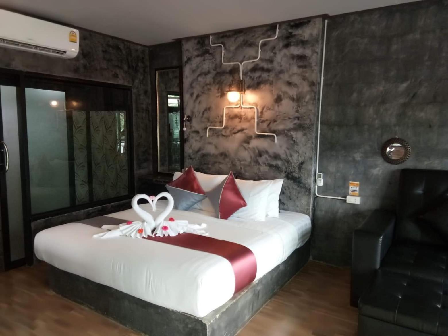 Keeree Loft Resort Thong Pha Phum Bagian luar foto