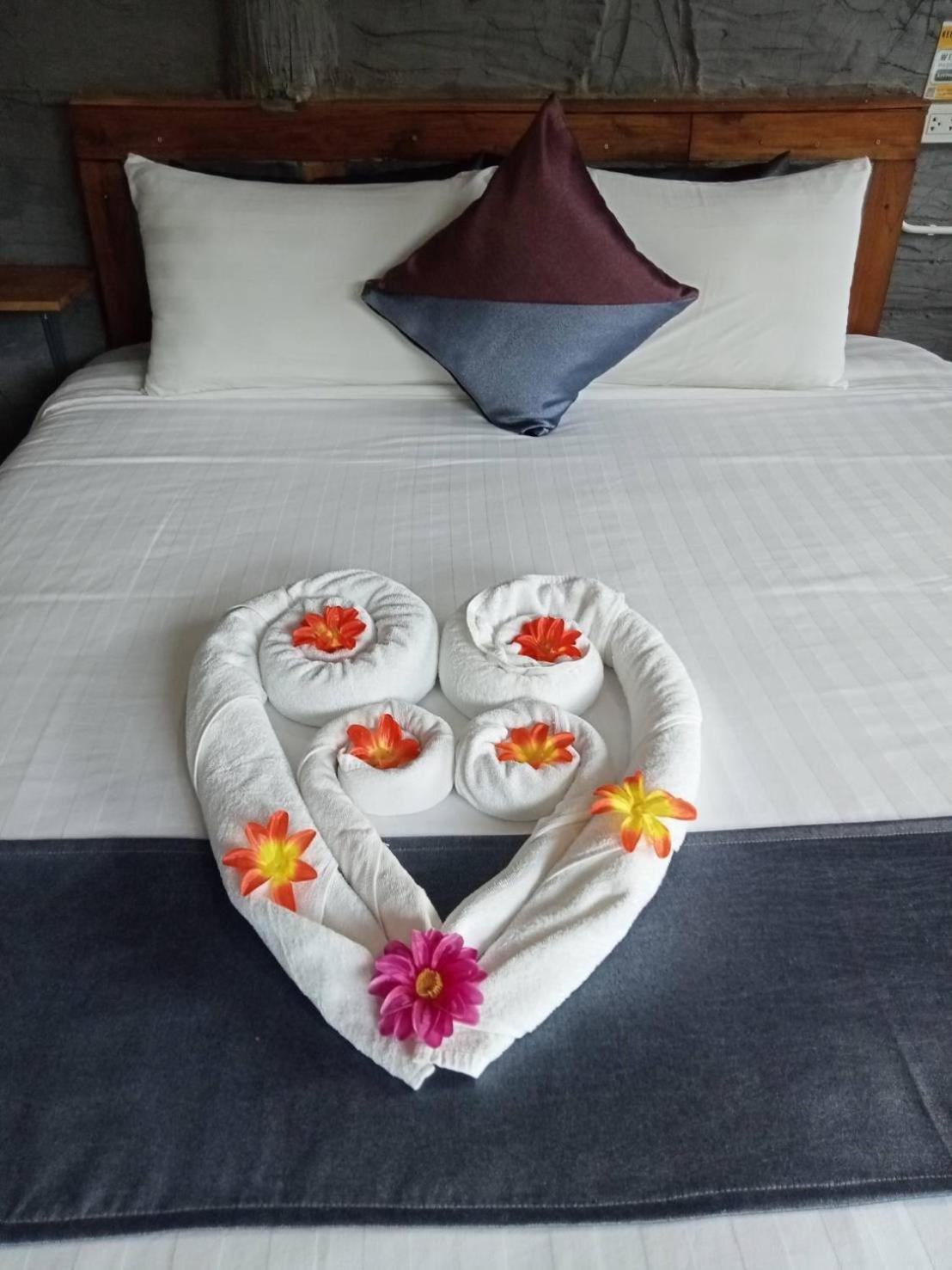 Keeree Loft Resort Thong Pha Phum Bagian luar foto