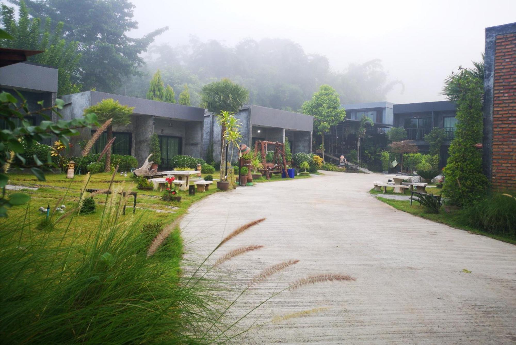 Keeree Loft Resort Thong Pha Phum Bagian luar foto