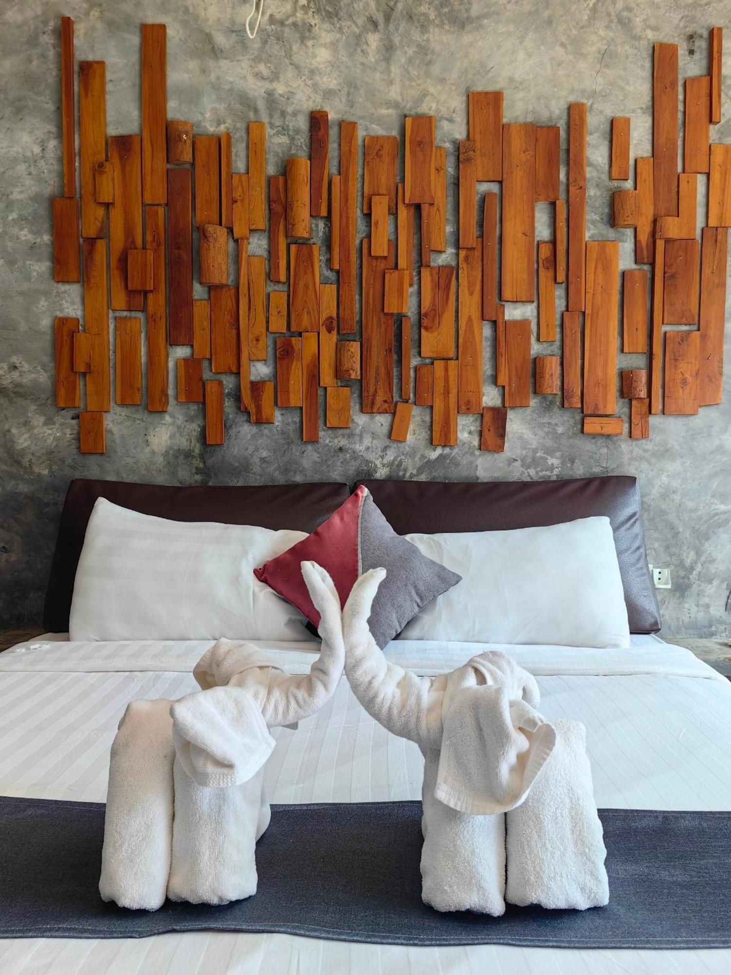 Keeree Loft Resort Thong Pha Phum Bagian luar foto