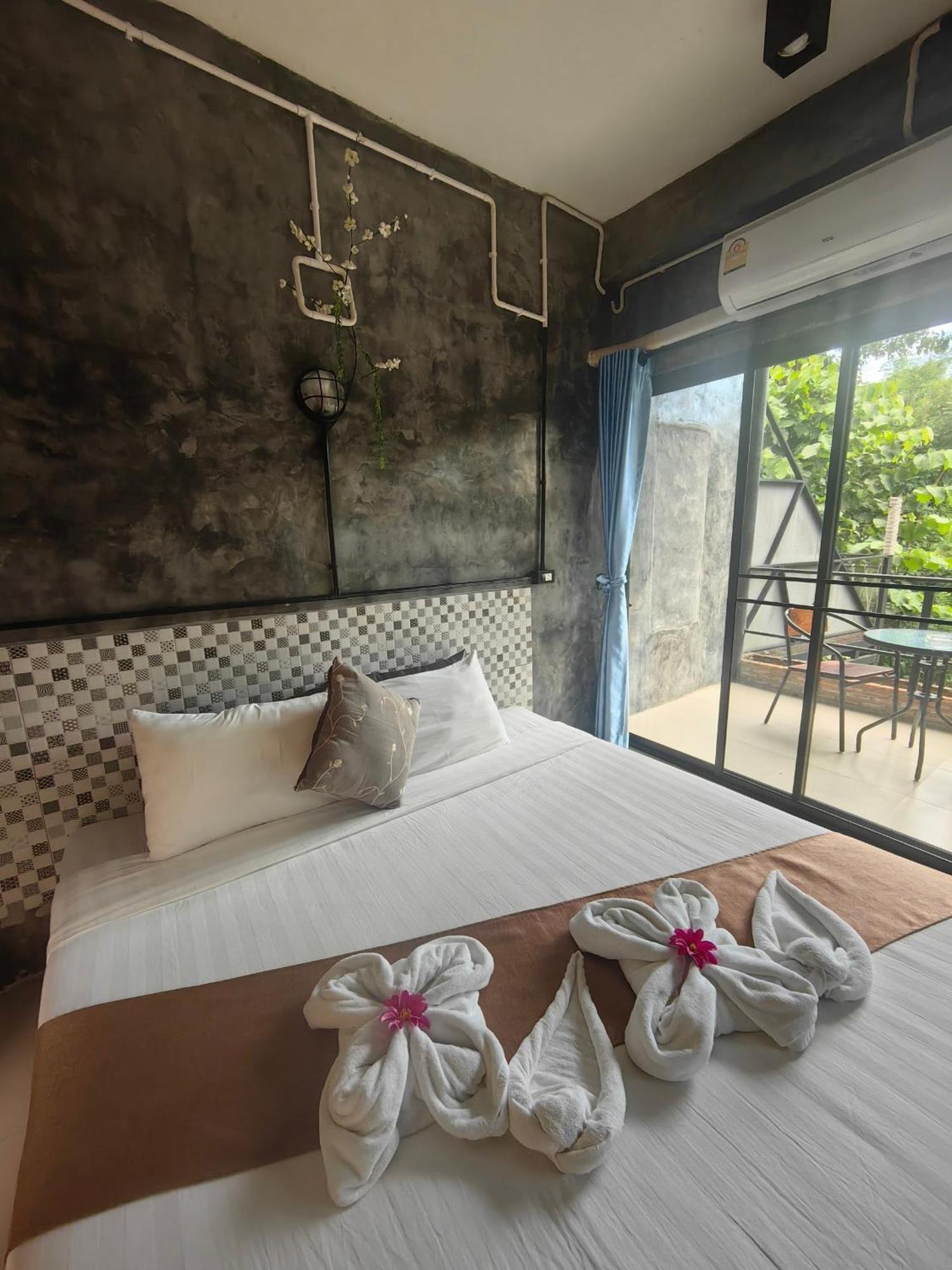Keeree Loft Resort Thong Pha Phum Bagian luar foto