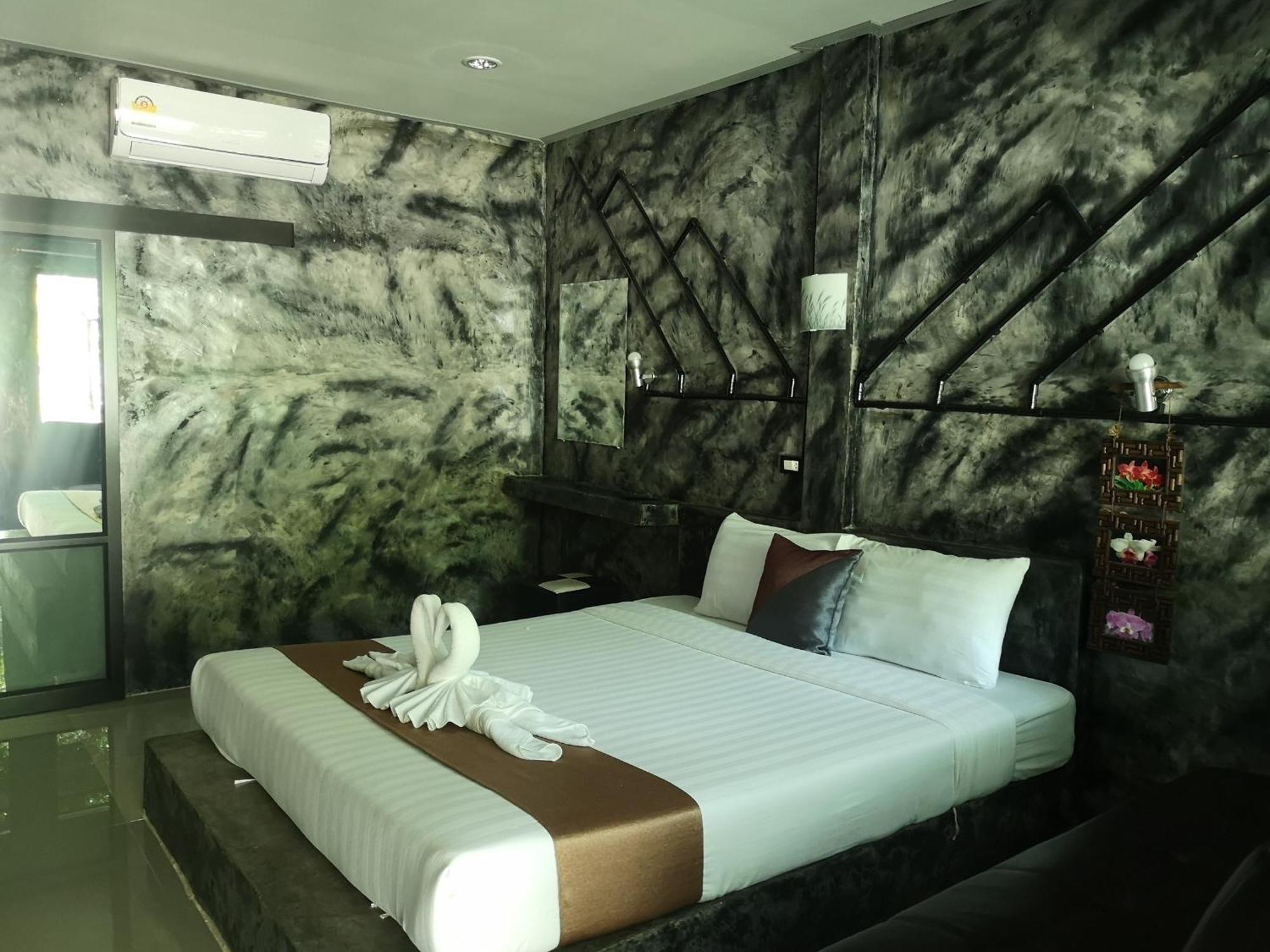 Keeree Loft Resort Thong Pha Phum Bagian luar foto