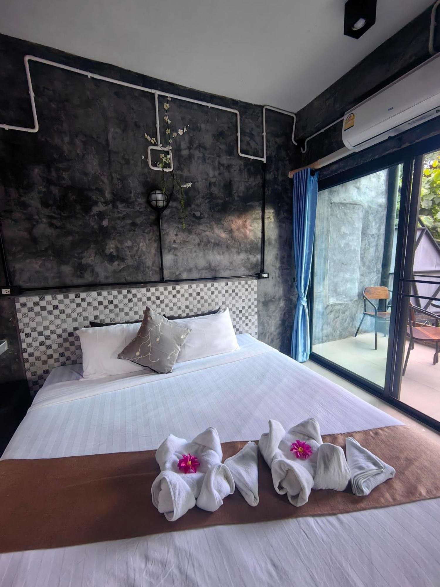 Keeree Loft Resort Thong Pha Phum Bagian luar foto
